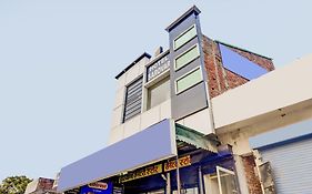 Hotel O Sarovar
