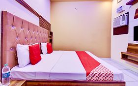 Hotel O Sarovar